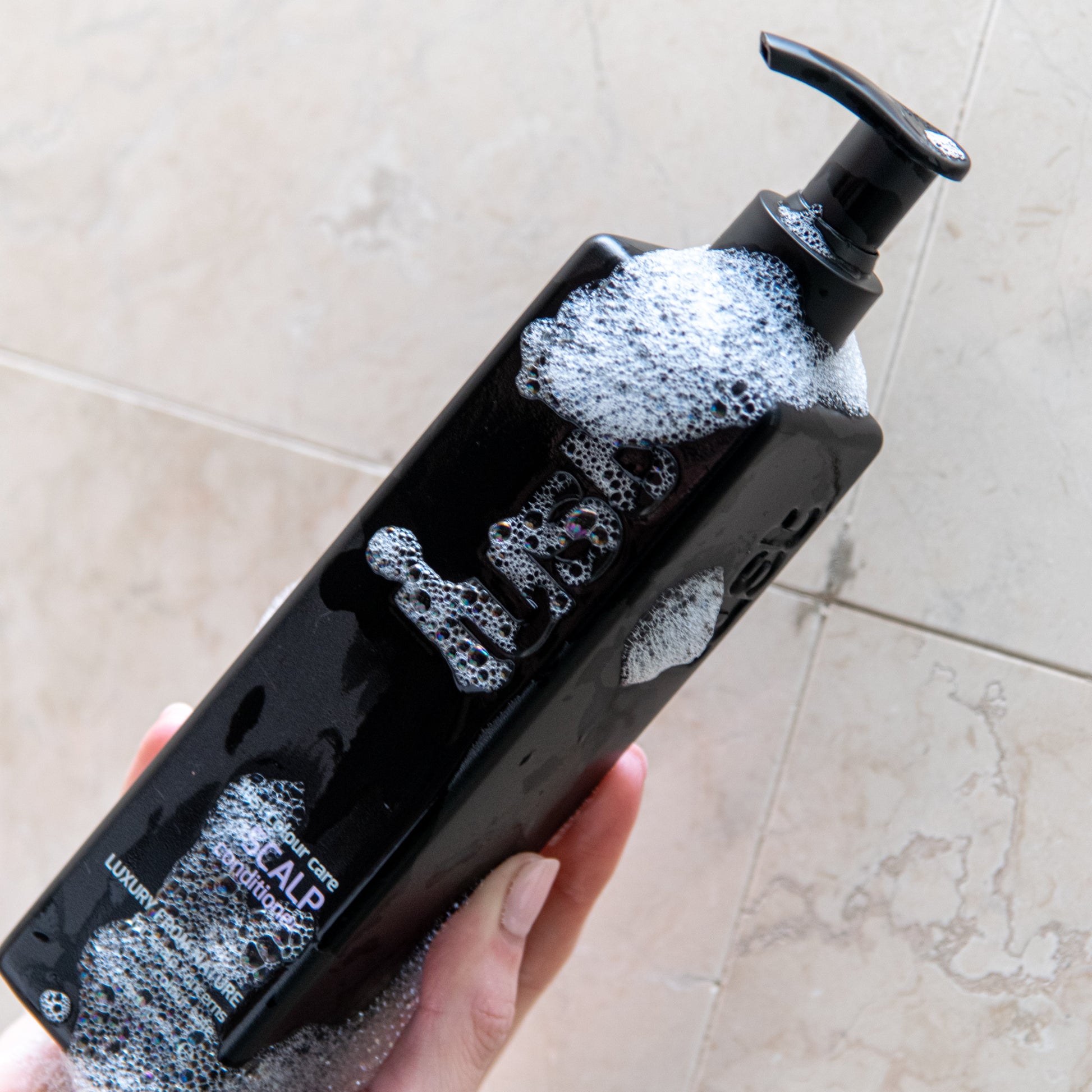 A gentle scalp conditioner to prevent dandruff and itchy scalp symptoms by Lust Haircare NZ